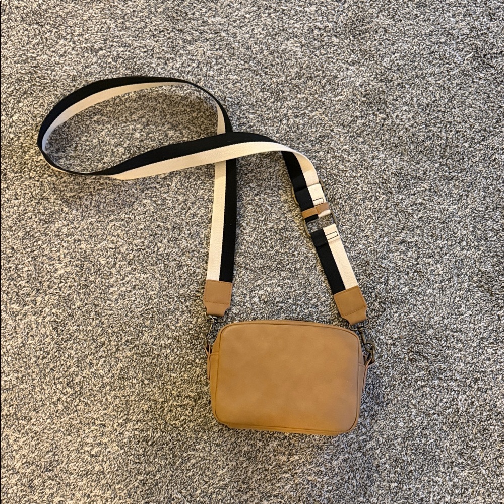 Universal Thread Tan Crossbody Bag with Black and Cream Strap